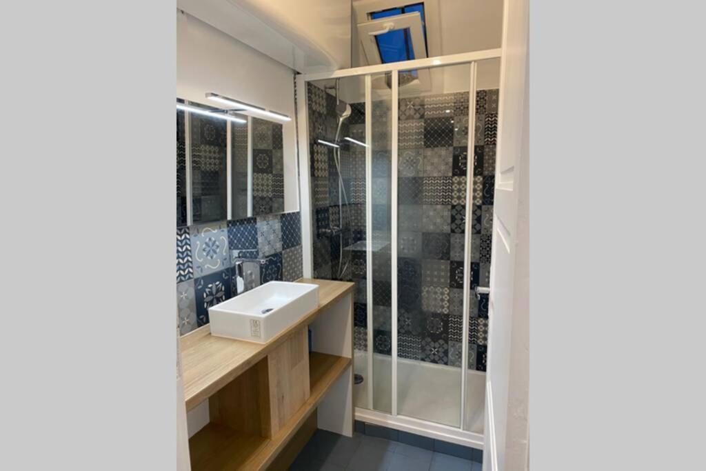 Face - 95m2 - 3ch Vue - 8 Personnes Appartement